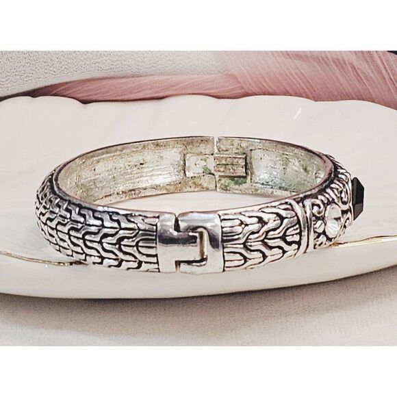 🔥$5/$25 Hinged Bangle Bracelet with 3 Crystals - Picture 4 of 7